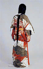 Дама высшего света в кимоно с короткими рукавами